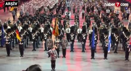 Alman ordusunun Noel eğlencesinde &ccedil;alınan milli marşın ilk kıtası, istifa getirdi