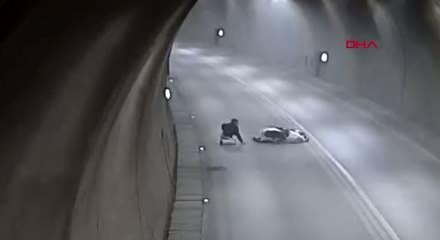 Amasya'da motosiklet s&uuml;r&uuml;c&uuml;s&uuml;n&uuml;n dikkatsizliği kazayla sonu&ccedil;landı