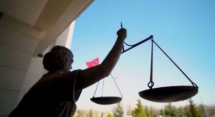 AYM'den g&uuml;mr&uuml;k m&uuml;şavirliği i&ccedil;in 'y&uuml;z kızartıcı su&ccedil;' kararı