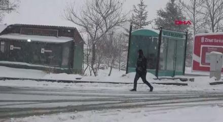 Bitlis&rsquo;te kar yağışı nedeniyle 180 k&ouml;y yolu ulaşıma kapandı!