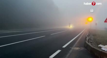 Bolu Dağı&rsquo;nda sis ve sağanak: G&ouml;r&uuml;ş mesafesi d&uuml;şt&uuml;