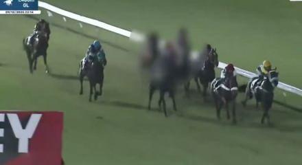 Brezilya'da attan d&uuml;şen 16 yaşındaki jokeyin feci &ouml;l&uuml;m&uuml; kamerada