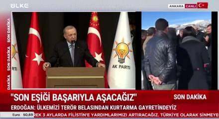 Cumhurbaşkanı Erdoğan mezar başında i&ccedil;ki i&ccedil;en &Ouml;zg&uuml;r &Ouml;zel'e tepki g&ouml;sterdi