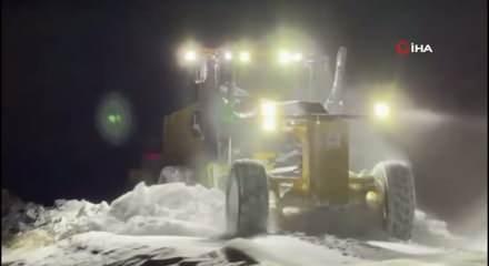 Elazığ'da kapalı 108 k&ouml;y yolunda &ccedil;alışmalar s&uuml;r&uuml;yor