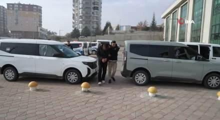 Hem parasını gasp ettiler hem de o &ccedil;ıplak g&ouml;r&uuml;nt&uuml;lerle tehdit ettiler