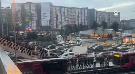 İstanbul'da haftanın ikinci iş g&uuml;n&uuml;nde trafikte yoğunluk yaşanıyor