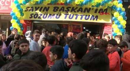 İzmirli d&ouml;nerci, Sadettin Saran&rsquo;a verdiği s&ouml;z&uuml; tuttu