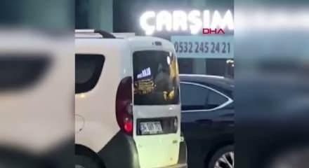 Kadık&ouml;y&rsquo;de trafikteki sopalı kavga kamerada