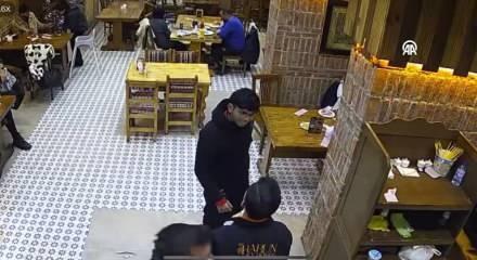 Kayseri'de yabancı turist, garsona verdiği 50 avro bahşişi bir g&uuml;n sonra geri istedi