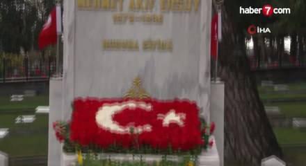 Mehmet Akif Ersoy vefatının 89. yılında kabri başında dualarla anıldı