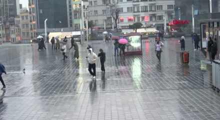 Meteoroloji'den İstanbul i&ccedil;in sağanak yağış uyarısı