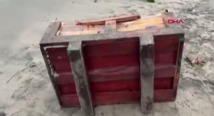 Samsun sahilde sır sandık: &Uuml;zerindeki Rus&ccedil;a yazılar dikkat &ccedil;ekti
