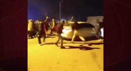 Şırnak'ta bı&ccedil;aklı sopalı kavga g&ouml;renleri şaşkına &ccedil;evirdi