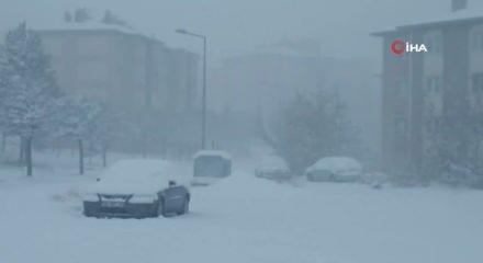 Van beyazlara b&uuml;r&uuml;nd&uuml;!  