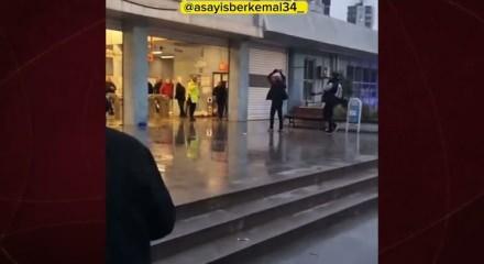 Adana'da skandal g&ouml;r&uuml;nt&uuml;ler! Madde bağımlısı şahıslar polise saldırdı