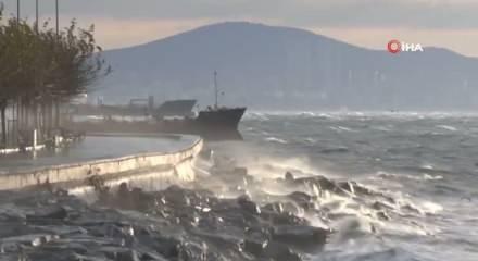 AKOM'dan İstanbul i&ccedil;in lodos fırtınası uyarısı