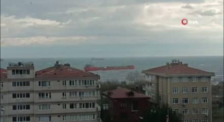  Avcılar'da s&uuml;r&uuml;klenen yakıt tankeri kıyıya 30 metre kala durabildi