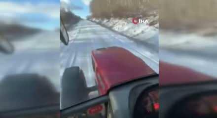 Bursa'da &ccedil;ocuklar trakt&ouml;r arkasında karın tadını &ccedil;ıkardı