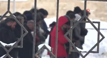 Sivas'ta cemaat eksi 10 derecede Cuma Namaz'ını eda etti