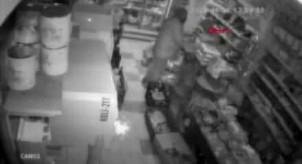 Gaziantep'te kan donduran olay: K&uuml;&ccedil;&uuml;k kızı darbedip defalarca bı&ccedil;akladı