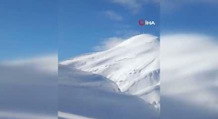 Hakkari'de nefes kesen anlar: Kar esaretindeki hamile kadın i&ccedil;in zamanla yarış!