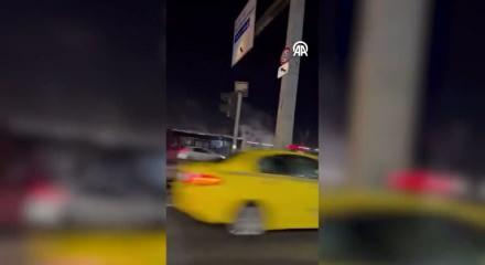 K&uuml;&ccedil;&uuml;k&ccedil;ekmece'de metrob&uuml;s alevlere teslim oldu! Yolcular &ouml;l&uuml;mden d&ouml;nd&uuml;