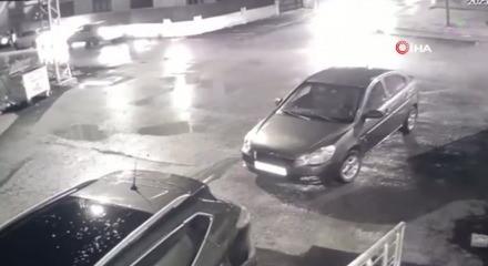 Samsun'da otomobil aydınlatma direğine &ccedil;arptı: 3 yaralı