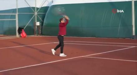 10 yaşında milli takıma se&ccedil;ildi, 16 turnuvada set vermeden şampiyon oldu