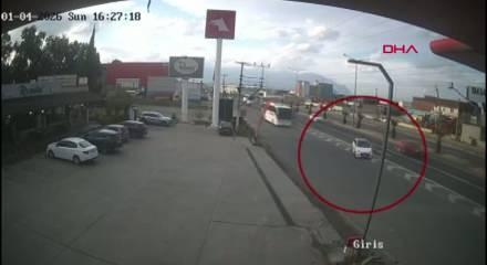 Manisa'da dikkatsizlik sonucu meydana gelen kazada y&uuml;rekler ağza geldi