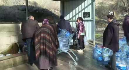 Ankara&rsquo;da su kesintisi &ccedil;ilesi: Vatandaşlar bidonlarla &ccedil;eşme kuyruğunda
