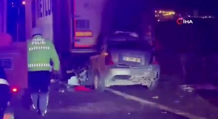Ankara'daki feci kazada otomobil tıra &ccedil;arptı: 1 &ouml;l&uuml;