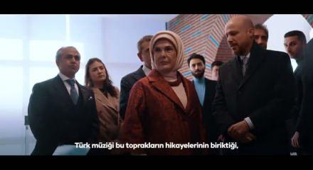 Emine Erdoğan&rsquo;dan Palet T&uuml;rk m&uuml;ziği ilkokuluna ziyaret paylaşımı