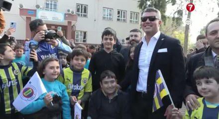 Fenerbah&ccedil;e Başkanı Sadettin Saran, ilkokul &ouml;ğrencileriyle bir araya geldi