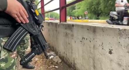 G&uuml;ney Amerika &uuml;lkesi sınıra 30 bin asker yığıyor