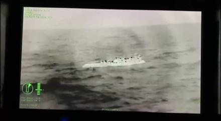 Helikopter havalandı! İzmir a&ccedil;ıklarında can pazarı!