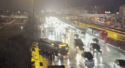 İstanbul Valiliği fırtına bilan&ccedil;osunu a&ccedil;ıkladı!