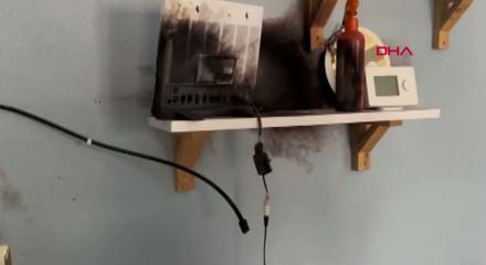 Manisa Turgutlu&rsquo;da 3 evin &uuml;zerine yıldırım d&uuml;şt&uuml;