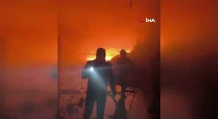 Narenciye paketleme fabrikası alevlere teslim oldu: 60 iş&ccedil;i tahliye edildi, 1 iş&ccedil;i &ouml;ld&uuml;