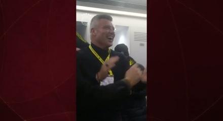 Sadettin Saran galibiyet sonrası soyunma odasına indi: Siz benim ailemsiniz