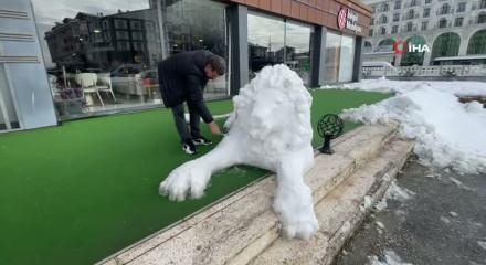 Sivas&rsquo;ta kardan aslan yaptı, g&ouml;renler hayran kaldı