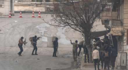 Suriye&rsquo;de yaşanan sıcak &ccedil;atışma anları canlı yayında g&ouml;r&uuml;nt&uuml;lendi