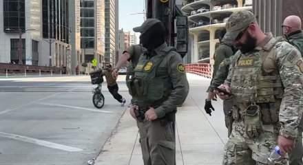 Tazı gibi onlarca askerin arasından ka&ccedil;mayı başardı!