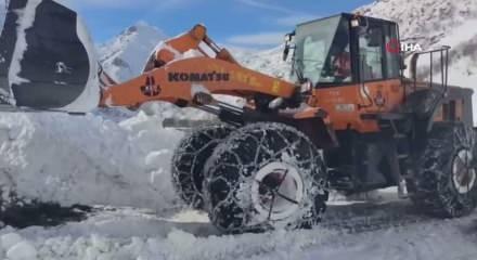 Van-&Ccedil;atak karayolu ulaşıma kapatıldı