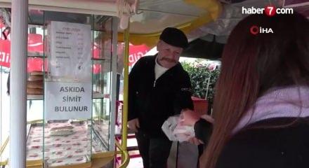 Yeşil&ccedil;am'ın &uuml;nl&uuml; ismi simit satarak ge&ccedil;iniyor!