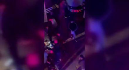 Zeytinburnu'nda sokak ortasındaki kavgada ortalık kan g&ouml;l&uuml;ne d&ouml;nd&uuml;