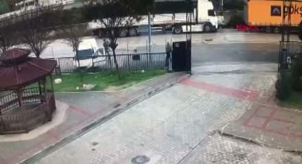 Adana&rsquo;da sokak ortasında kanlı infaz: 1 &ouml;l&uuml;, 1 yaralı