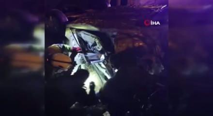 Antakya-İskenderun yolunda feci kaza: 2 &ouml;l&uuml;, 3 yaralı