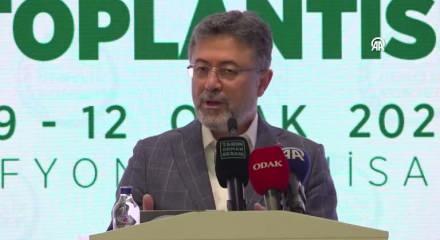 Bakan Yumaklı'dan &Ouml;zg&uuml;r &Ouml;zel'e sert cevap