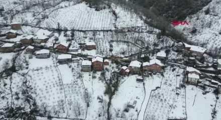Bartın'da meydana gelen heyelanda 16 evin duvarlarında &ccedil;atlaklar oluştu