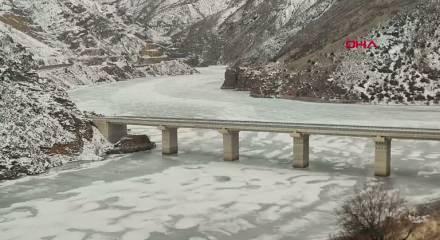 &Ccedil;oruh Nehri dondurucu soğuklar nedeniyle buz tuttu